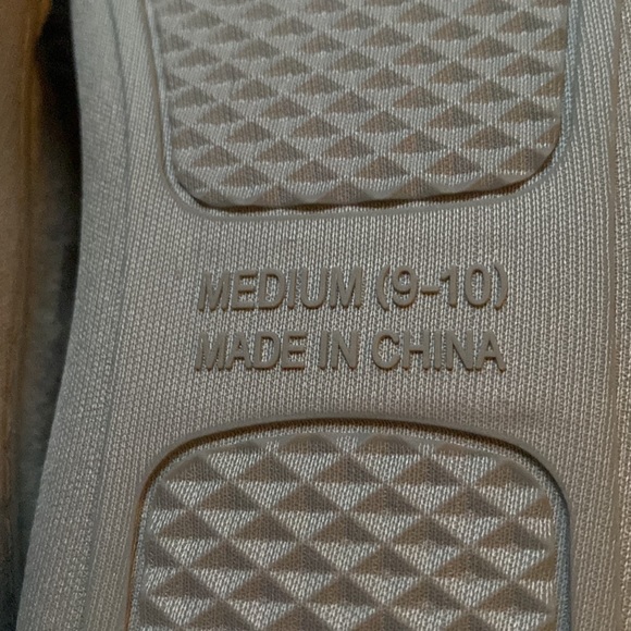 NEW mens papa gnome slippers - Picture 6 of 9